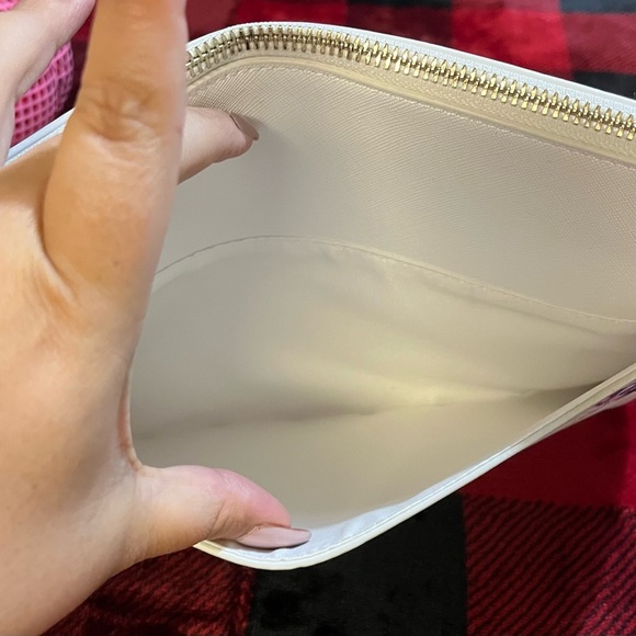 White House Black Market Hydrangea Clutch Wristlet - NWT - Picture 4 of 15